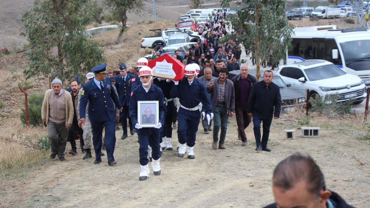 Mersin’in Anamur ilçesinde yaşayan son Kore gazisi ebediyete uğurlandı