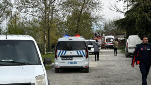 balik-tutarken-nehre-dustu-akinti-ahmeti-surukledi-ekipler-zamanla-yarisiyor-kMsjcT59