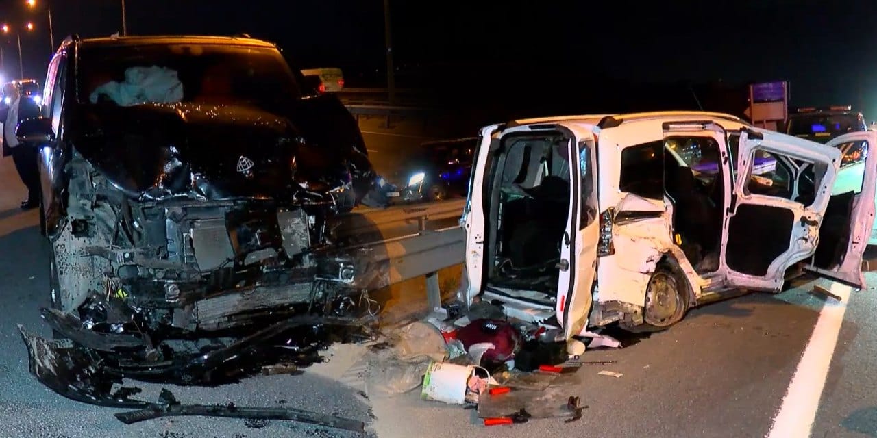 Eyüpsultan’da İki Araç Çarpıştı: 4 Kişi Yaralandı