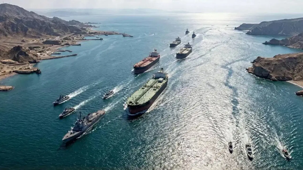 centcomdan-hurmuz-aciklamasi-88-ticari-geminin-rotasi-degistirildi-4-gemi-etkisiz-hale-getirildi-KGJxiDB4