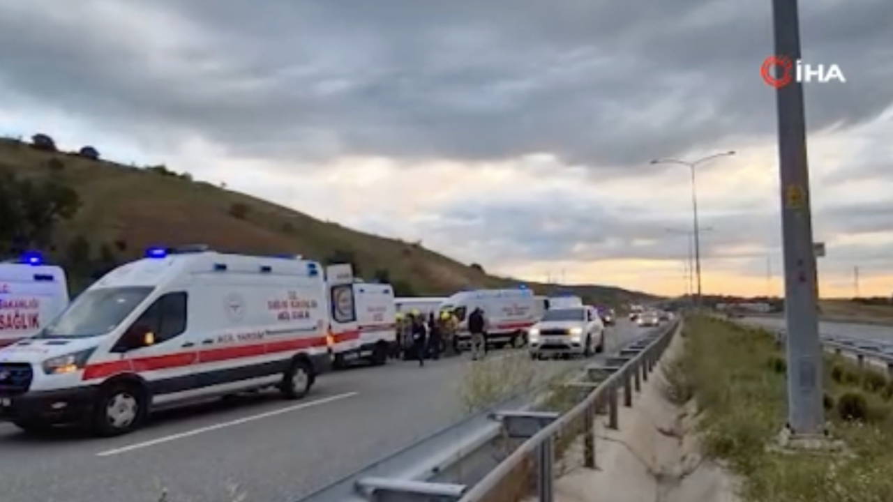 istanbul-izmir-otoyolunda-yolcu-otobusu-devrildi-36-yolcu-yaralandi-NcTGPPud
