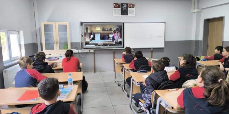 milyonlarca-ogrenciyi-ve-veliyi-ilgilendiriyor-okullarda-yeni-sistem-icin-ilk-adim-atildi-5U9wrgBi