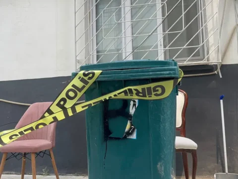 Adanada erkek dehseti esini cekicle vurup bogazindan bicakladi 2E2559br