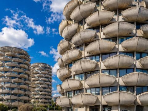 Evlere balkon yerine beton yaprak yaptilar uUTBbnID